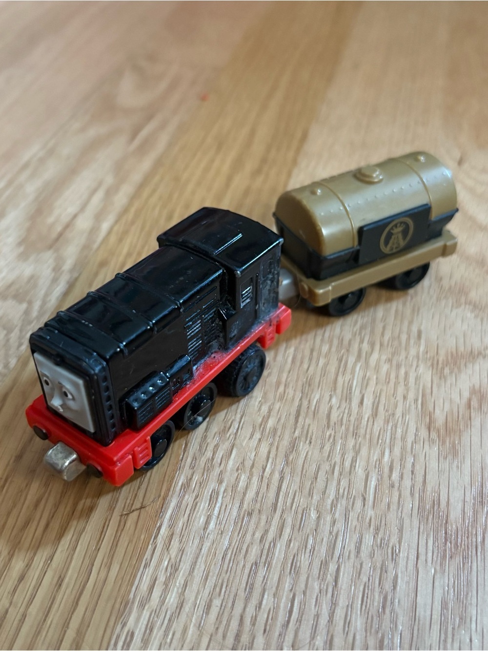 Diesel Pull N Zoom Thomas the Train Tank Engine Tanker Diecast Rare Friends